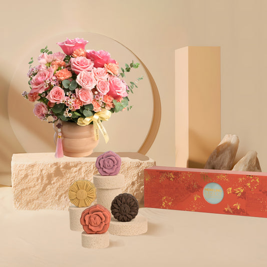 Moonlit Blossoms x Mdm Ling Signature Baked Mooncakes 4pcs Gift Set (Halal-Certified)