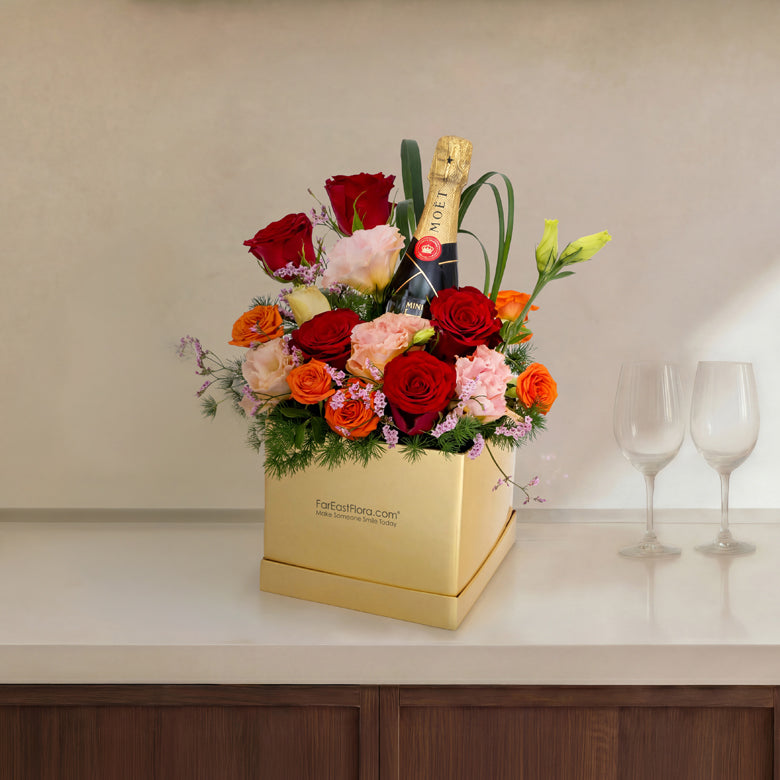 Petals & Bubbly – Mini Moët & Chandon Champagne x Flowers Gift Set