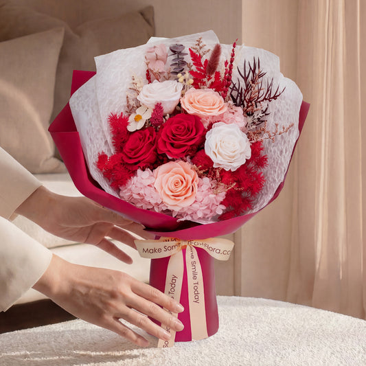 Lasting Embrace – Preserved Hand Bouquet